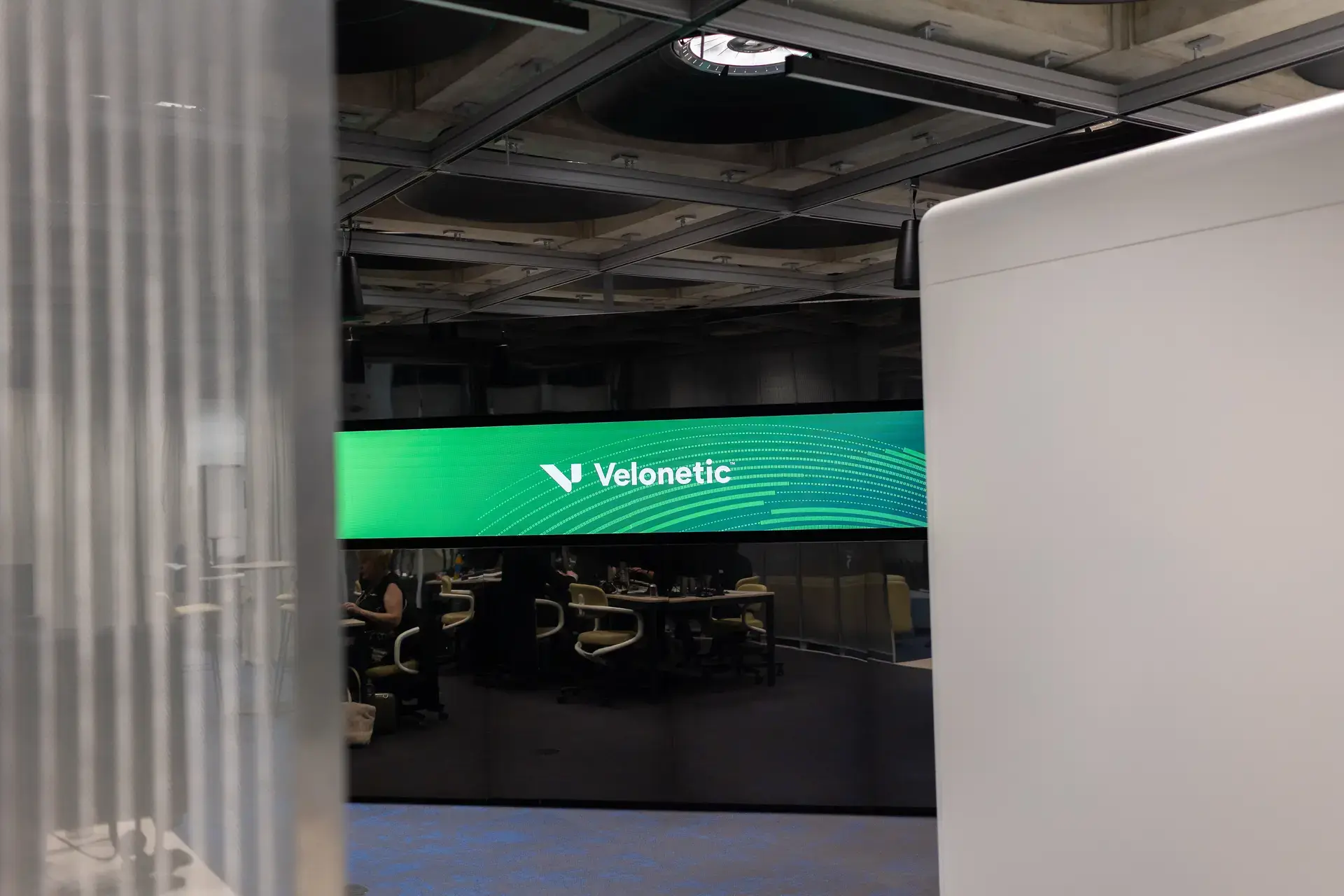 brand_logo_in_office
